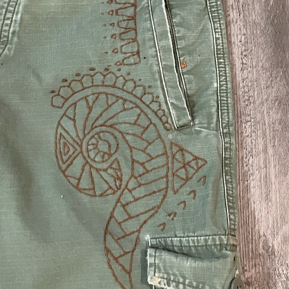 OOAK Army Green Capris With Polynesian Motif Embroidery & Paint Splatters - Picture 16 of 16